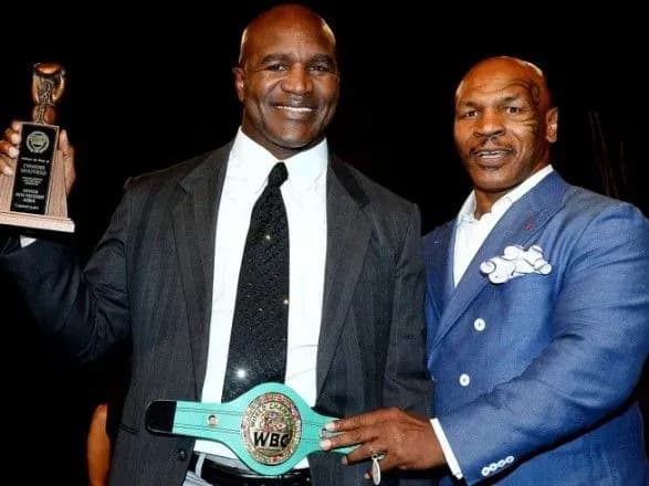 Бокс: Тайсон анонсував виставковий бій із Холіфілдом