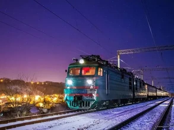 Укрзалізниця призначила низку спецрейсів з та до Закарпатської і Чернівецької областей