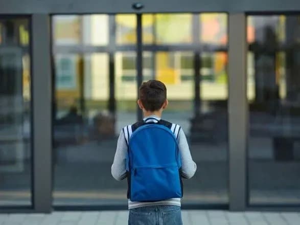 Пропустил почти 700 уроков: во Львовской области суд оштрафовал мать прогульщика