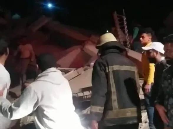 У Каїрі при обваленні десятиповерхового будинку загинули три людини