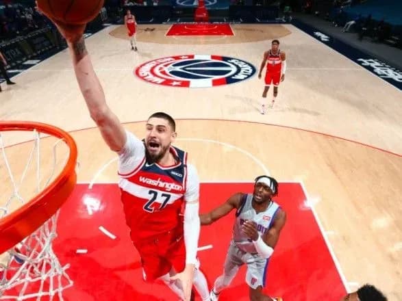 Три слем-данки українця допомогли "Вашингтону" перемогти у матчі НБА