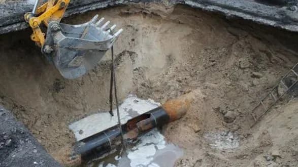 У Києві прорвало теплотрасу: 133 будинки залишилися без тепла