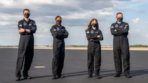 SpaceX повідомила повний склад екіпажу для першої у світі цивільної місії в космосі