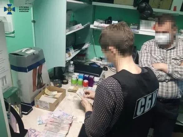 Вимагали до пів мільйона гривень за "безкоштовні" операції: у Запорізькій лікарні викрили корупційну схему