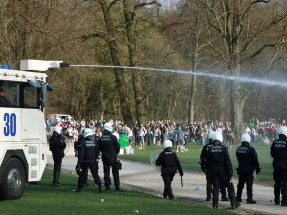 У Брюсселі через першоквітневий жарт затримали 100 осіб