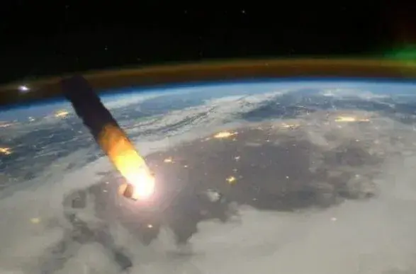 Військовий супутник РФ зійшов з орбіти і згорів в атмосфері