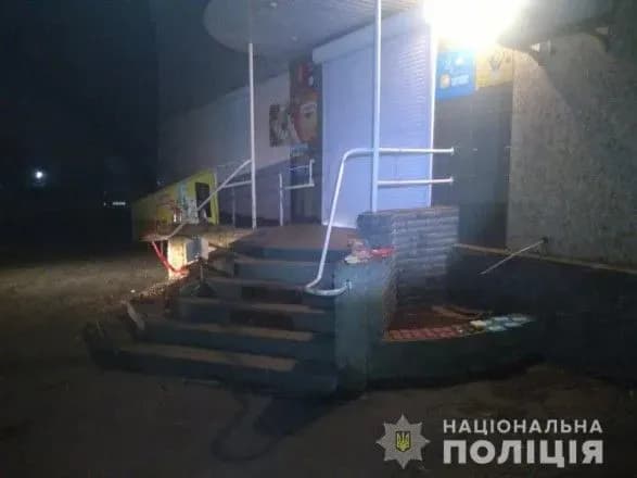 Винесли алкоголь та картки для поповнення рахунку: у Харківській області троє підлітків обікрали магазин