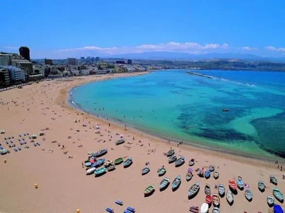 Біля Канарських островів знайшли мертвими 4 мігрантів, ще 16 у важкому стані