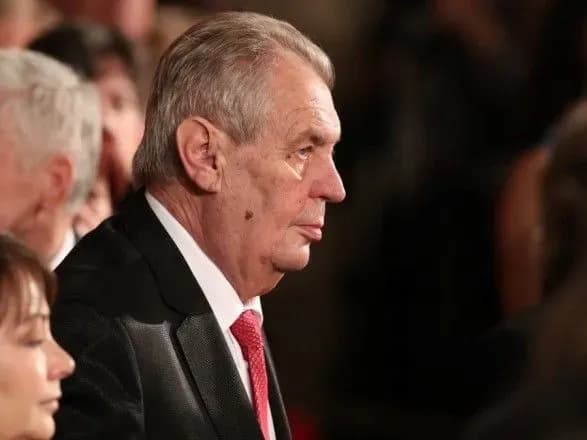 Президент Чехії Земан через хворобу ніг змушений буде пересуватися на візку