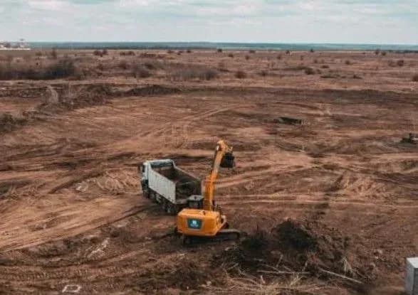 Аэродром в Днепре строят "черепашьими" темпами - из 8,5 млн грн в марте освоили 5,8 млн