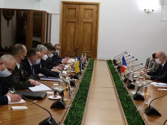 Таран - послу Франції: Росія здатна планувати для України повторення грузинського сценарію 2008-го