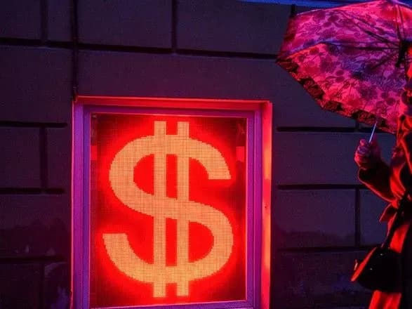 Российский рубль начал падать на волне слухов о введении санкций США против госдолга РФ