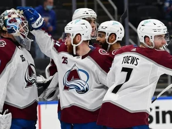 Хоккей: лидер НХЛ выиграл 17-й из последних 20 поединков