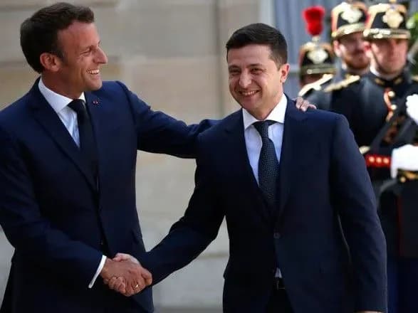 Після зустрічі з Зеленським Макрон написав пост у Twitter українською