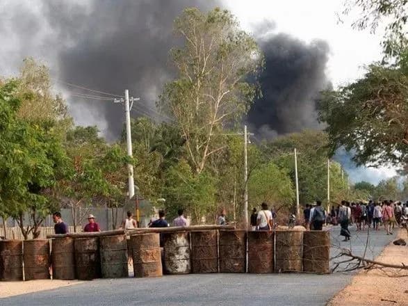 Під час серії вибухів у М'янмі постраждали троє військових