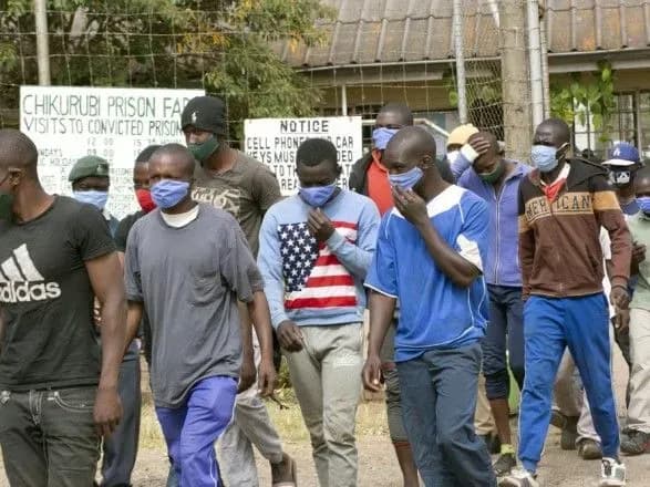 У Зімбабве звільняють ув'язнених через поширення COVID-19 в тюрмах