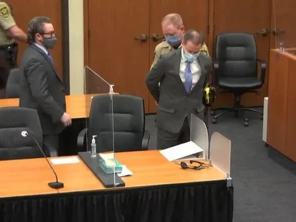 У США колишнього поліцейського визнали винним у смерті темношкірого Джорджа Флойда