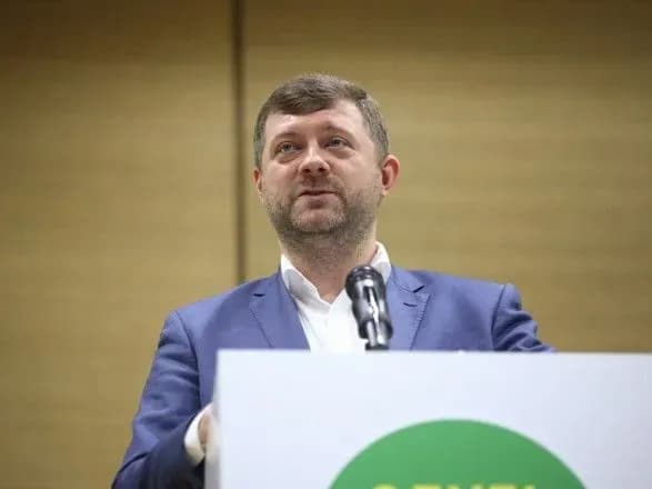 Не сильно правильно: Корнієнко не бачить підстав позбавляти Тищенка мандату за гулянку в Фермонті