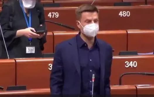 Скандал у ПАРЄ: члену української делегації не дали договорити та ледь не вигнали через прострілений прапор