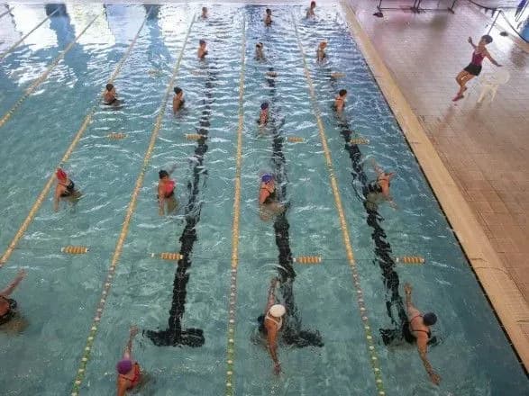 Дослідження: хлорована вода з громадських басейнів повністю нейтралізувала частки коронавірусу