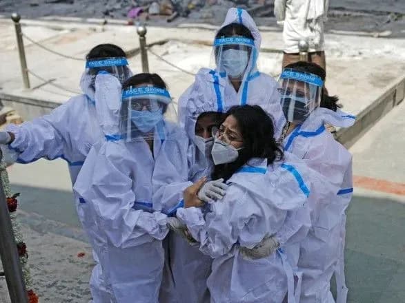 Пожар в "ковидном" госпитале в Индии унес жизни 12 человек