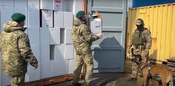 В Одеському порту виявили маштабну контрабанду сигарет на 145 млн грн