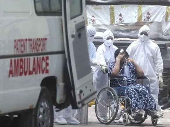 В Индии в больницах не хватает кислорода, врачи угрожают прекратить прием новых пациентов с COVID-19