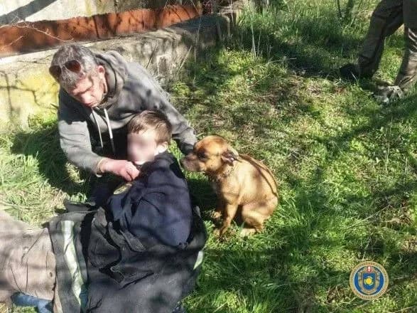 Возле Смелы с 5-метрового бетонного резервуара достали ребенка, мужчину и собаку