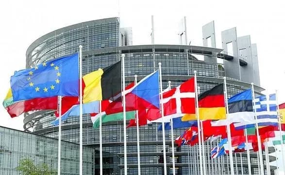 Европарламент предлагает остановить "Северный поток-2" и лишить Россию SWIFT из-за ее агрессии в отношении Украины