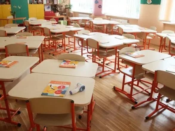 Столичні школярі не будуть вчитися влітку. Навчальний рік завершиться у травні