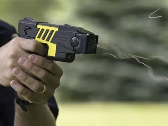 Нардепы провалили голосование за законопроект об использовании полицией шокеров