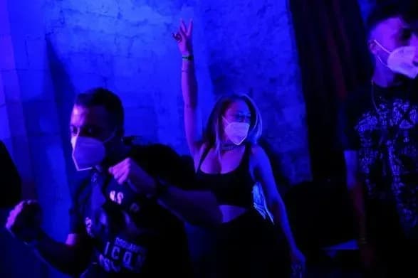 В Испании прошла пилотная проверка цифрового пропуска "без коронавируса"