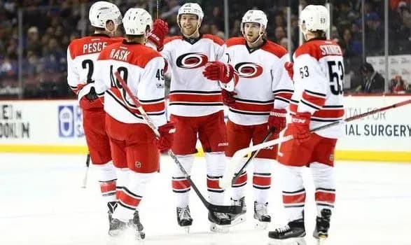 Продовжили серію без поразок: лідер НХЛ здобув перемогу в овертаймі над "Коламбусом"