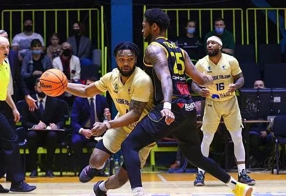 Баскетбол: "Будівельник" вперше в сезоні обіграв "Київ-Баскет"