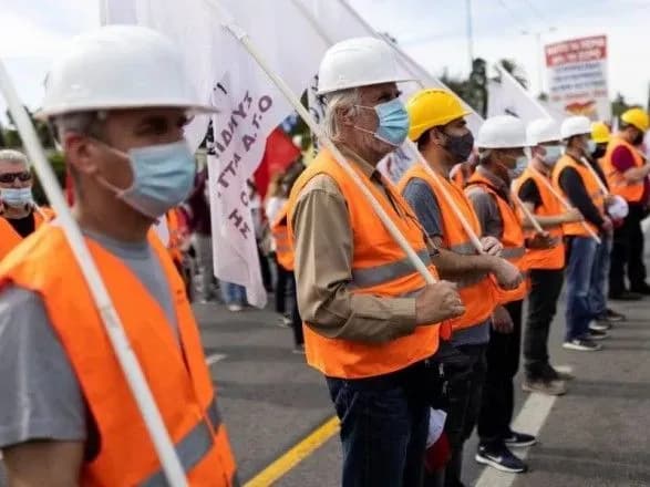 У Греції почалися масові страйки через трудову реформу: в Афінах зупинився увесь громадський транспорт