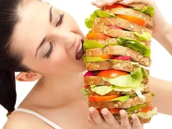 11 травня: сьогодні відзначають День прасованих шнурків та День свята шлунку