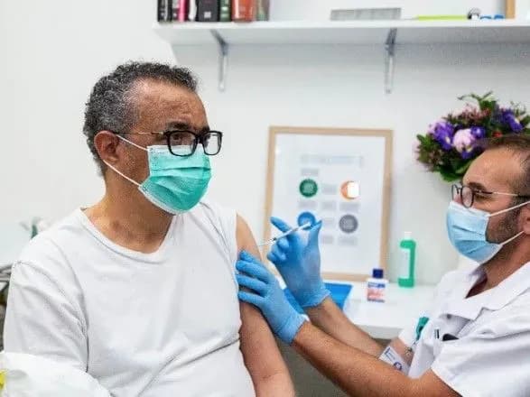 Глава ВООЗ зробив щеплення від коронавірусу