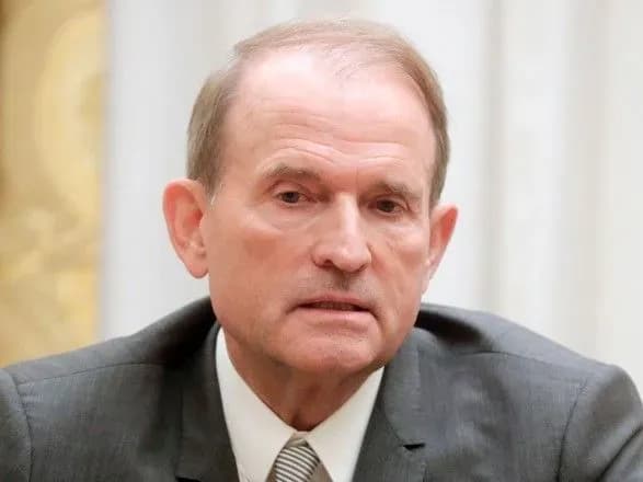 Вручили копию подозрения: Медведчук вышел из Офиса генпрокурора