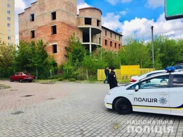 На Прикарпатті в шахті ліфта недобудови знайшли тіла двох чоловіків