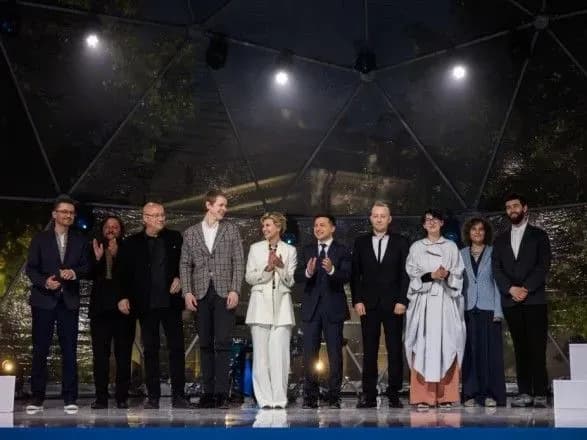 Зеленский наградил лауреатов Шевченковской премии