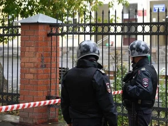У Пермському краї РФ учень у школі з ножем напав на вчительку