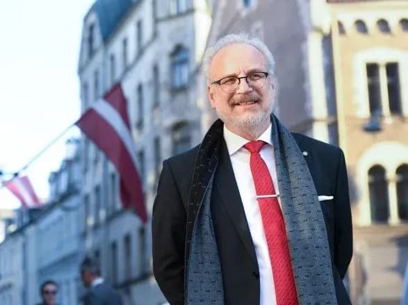 Президент Латвії відреагував на заміну прапора Білорусі в інсталяції до хокейного ЧС у Ризі