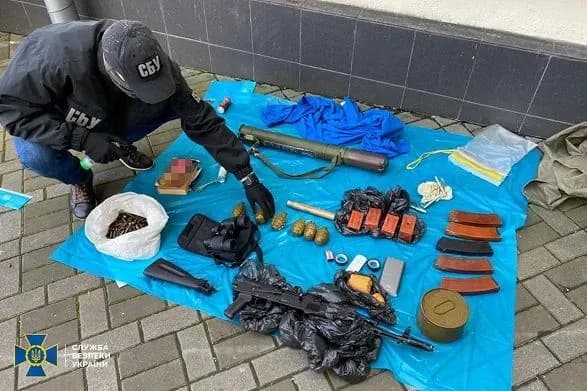 У центрі Києва влаштували сховок з РПГ, тротилом і пластидом