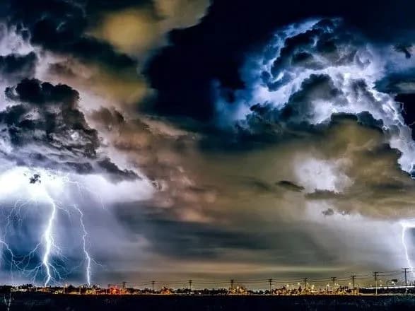 Май попрощается с украинцами дождями и грозами