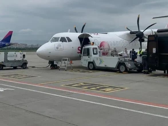 В Україну прибула закуплена за бюджетні гроші партія вакцини Pfizer