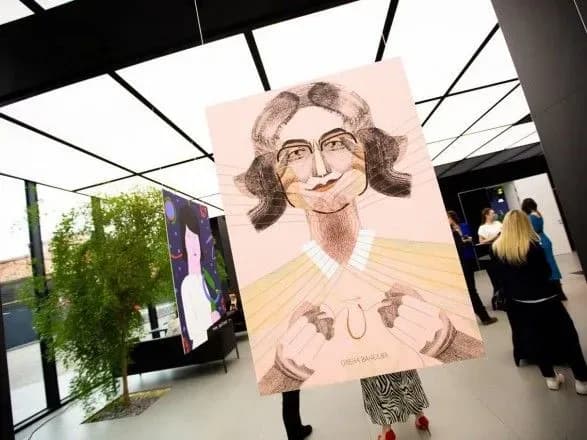 Перетворися на видатну українську вчену: Reface створив унікальну можливість