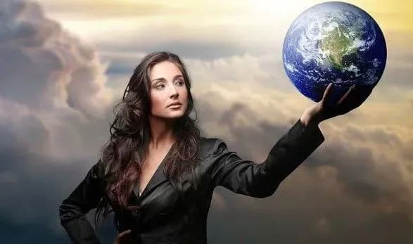 30 травня: День жіночої емансипації