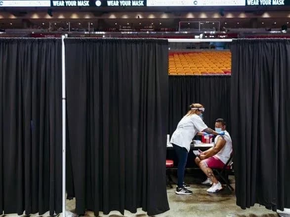 Кількість повністю вакцинованих від COVID-19 у США - перевищила 40% населення