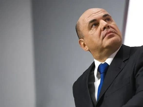 К приезду российского премьера Мишустина на завод "КамАЗ" - перед проходной покрасили асфальт