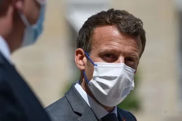 Француза, який дав ляпаса Макрону, засудили до чотирьох місяців в'язниці